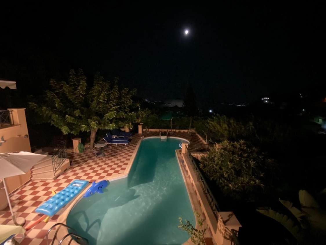 Villa Tzitzifies Kourouklata Екстериор снимка